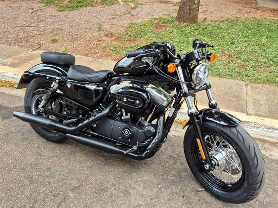 HARLEY-DAVIDSON SPORTSTER FORTY-EIGHT 